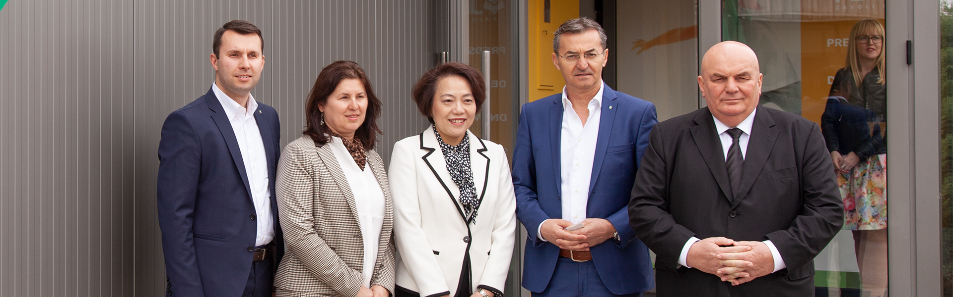 AMBASADORKA KINE POSETILA JELU