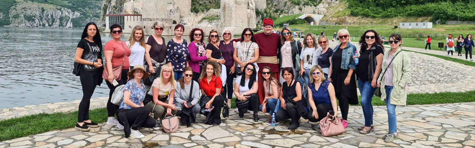 LEPŠA STRANA JELINOG KOLEKTIVA NA KRSTARENJU DUNAVOM