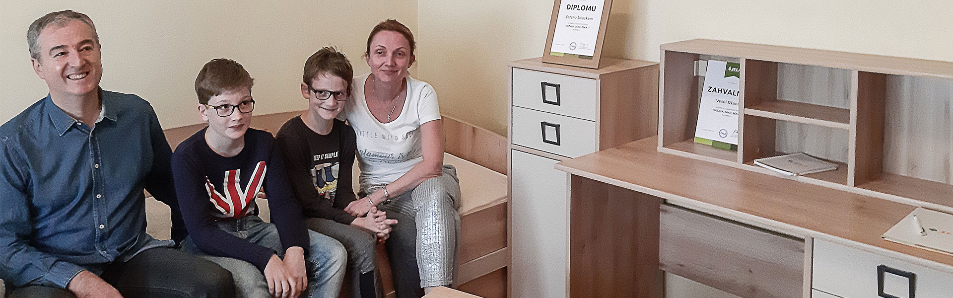 SREĆNA PORODICA SA PUNO ZNANJA DOBILA JE SOBU ZA SVOJE NAJMLAĐE